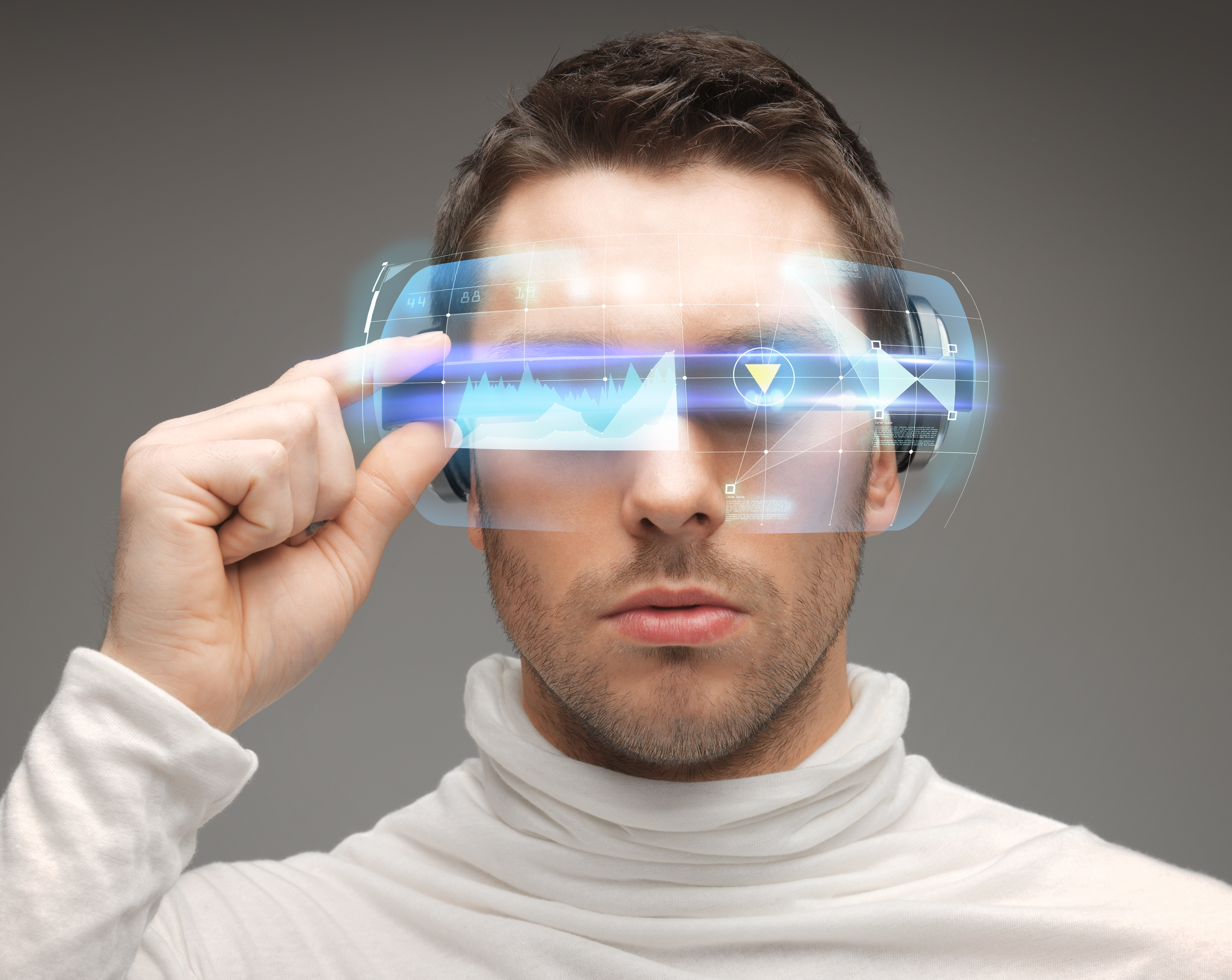 Наблюдать будущий. Технологичные очки будущего. Технологичный человек. Очки дополненной реальности будущего. Человек в очках дополненной реальности.